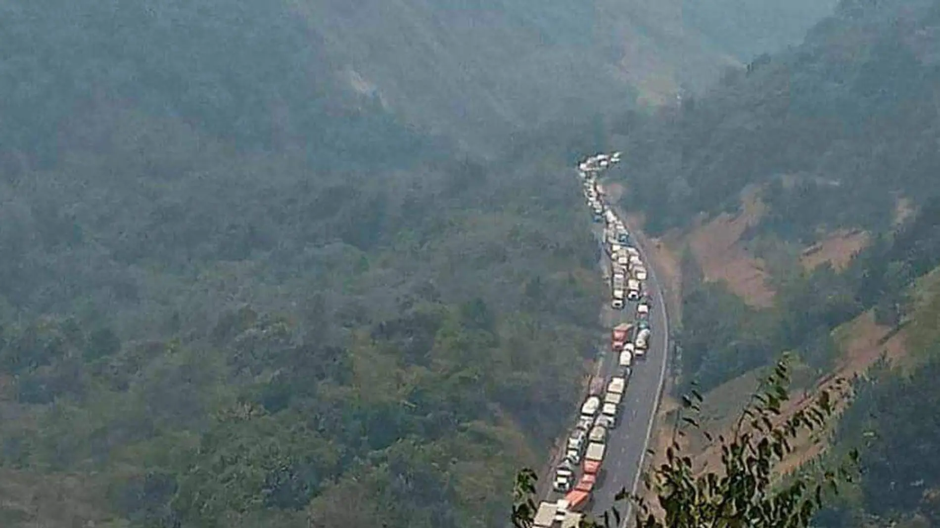 La autopista México-Tuxpan tras cumplir unas 25 horas de haber sido tomada por vecinos de Tlacuilotepec quedó abierta a la circulación